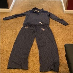 Two-piece sweatsuit.
